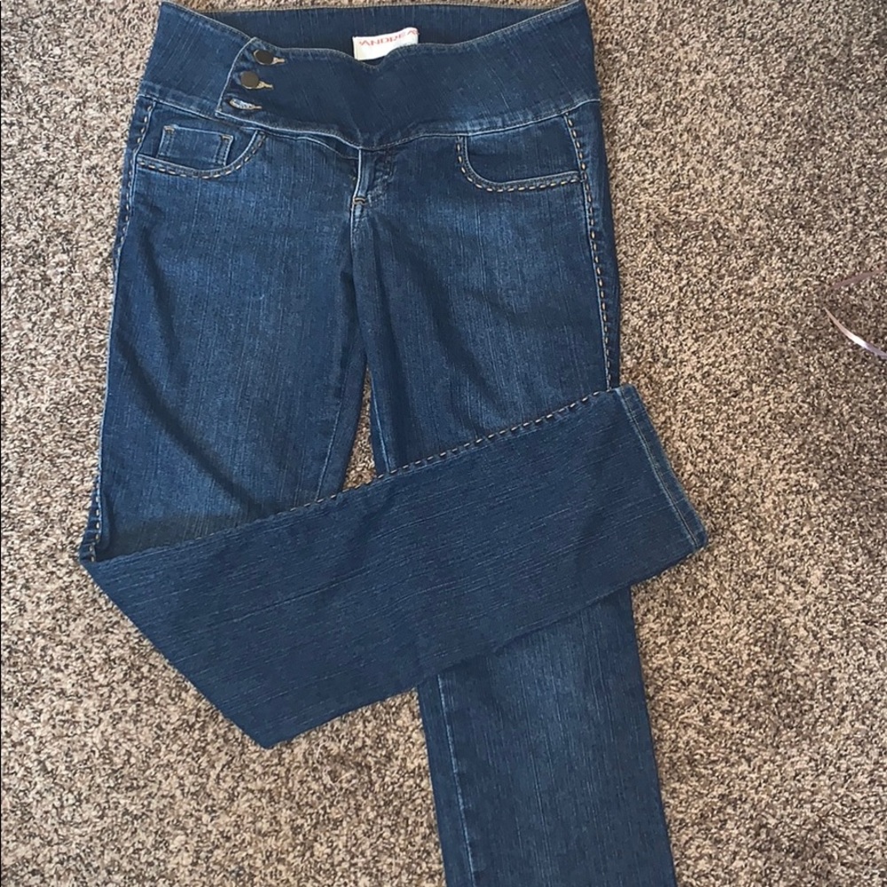 Andrea jeans butt lifting